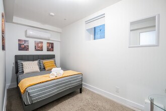 1553 Bloor St W in Toronto, ON - Building Photo - Building Photo