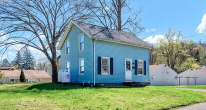 10 Cemetery Ave in Vernon, CT - Building Photo - Building Photo