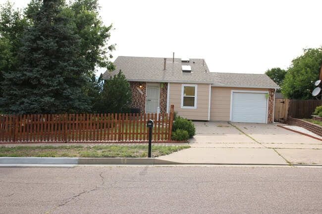property at 6610 Parkridge Ct