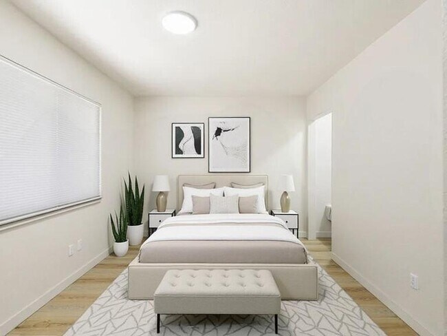 11812 S Main St, Unit 2 in Los Angeles, CA - Foto de edificio - Building Photo