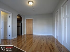 532 W Arlington Pl, Unit 1 in Chicago, IL - Building Photo - Building Photo
