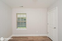 825 Clover Ave photo'