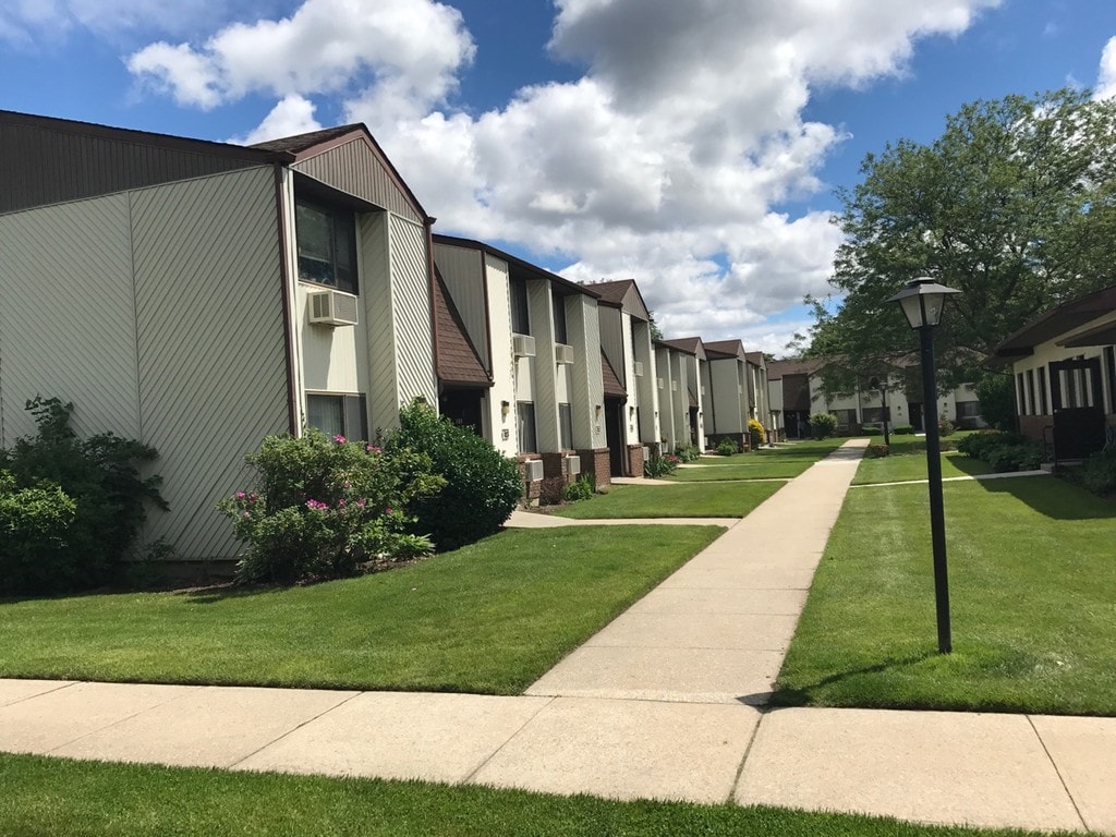 Lakeside Garden 55+ Apartments in Copiague, NY