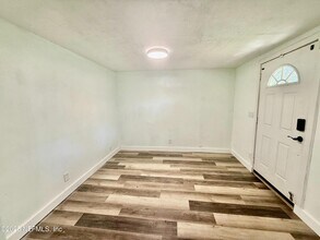7841 Eaton Ave in Jacksonville, FL - Building Photo - Building Photo