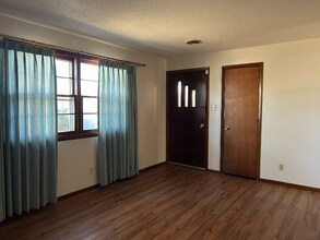 3511 SE Island Cir in Topeka, KS - Building Photo - Building Photo