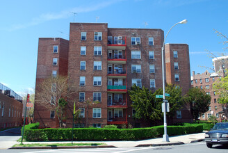 902 Ocean Pky in Brooklyn, NY - Building Photo - Building Photo