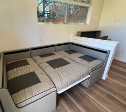 2016 SW Reindeer Ave in Redmond, OR - Building Photo - Building Photo