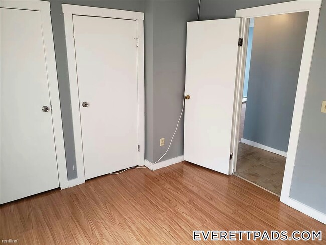 85 Bow St, Unit 1 in Everett, MA - Foto de edificio - Building Photo