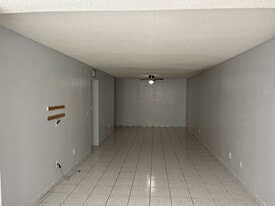 7355 W 4th Ave, Unit 213 in Hialeah, FL - Building Photo