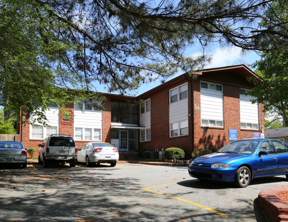 Town & Country Apartments in Atlanta, GA - Building Photo