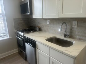 332 61st St, Unit D4 in West New York, NJ - Building Photo