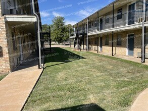 1502 NW Kingsbury Ave in Lawton, OK - Foto de edificio - Building Photo