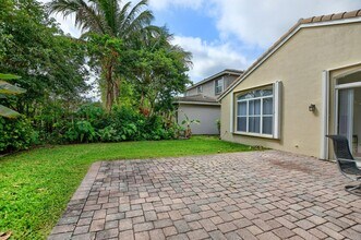 1225 E Magnolia Cir in Delray Beach, FL - Building Photo - Building Photo