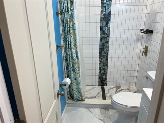 property at 910 W 27th Ave