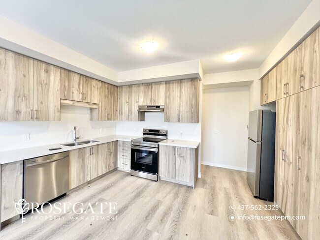 Spacious 3-Bedroom Freehold Townhouse with Garage, Balcony & Parking in Cambridge in Cambridge, ON - Building Photo - Building Photo