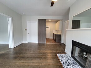 641 W Roscoe St in Chicago, IL - Building Photo - Building Photo