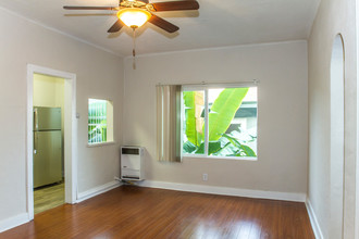 5607 Virginia Avenue in Los Angeles, CA - Building Photo - Interior Photo