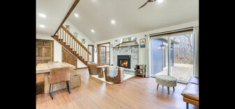 2206 Chatham Ct in Bushkill, PA - Building Photo