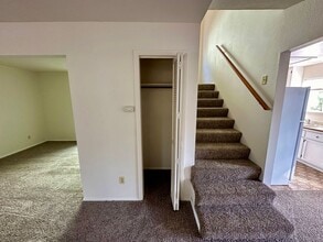 526 Ivy St in Grass Valley, CA - Foto de edificio - Building Photo