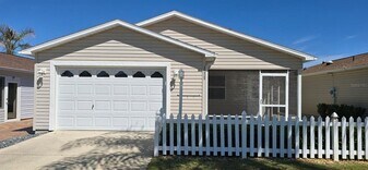 1009 Ridgeville Rd in the Villages, FL - Building Photo