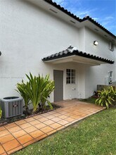 7549 NW 175th St in Hialeah, FL - Building Photo - Building Photo