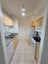 2160 E Preserve Way, Unit 202 in Miramar, FL - Foto de edificio - Building Photo
