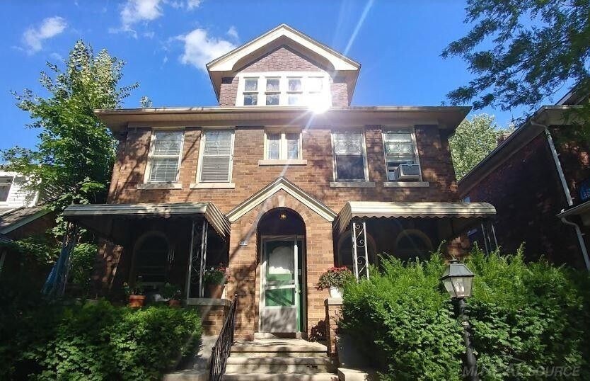 920 Beaconsfield Ave, Unit 2S in Grosse Pointe Park, MI - Foto de edificio