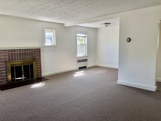 17 Hatfield Rd in Newton, MA - Building Photo - Building Photo