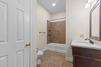 51 N Champlain St in Burlington, VT - Foto de edificio - Building Photo