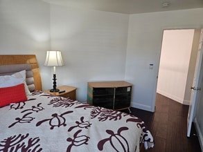 2648 N Ontario Dr in Las Vegas, NV - Building Photo - Building Photo