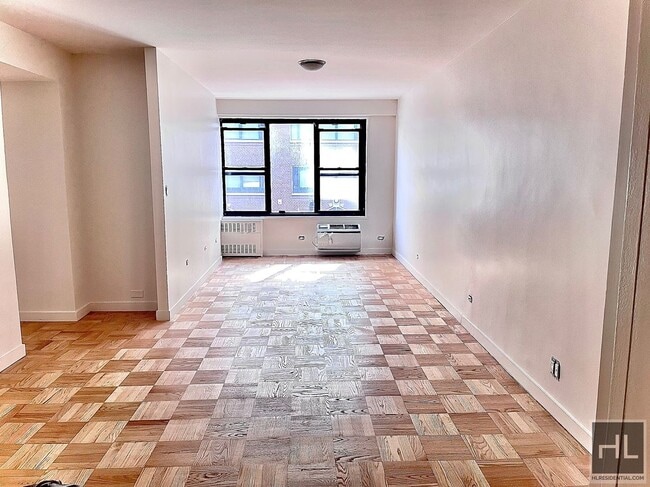 Fourth Avenue in New York, NY - Building Photo - Building Photo