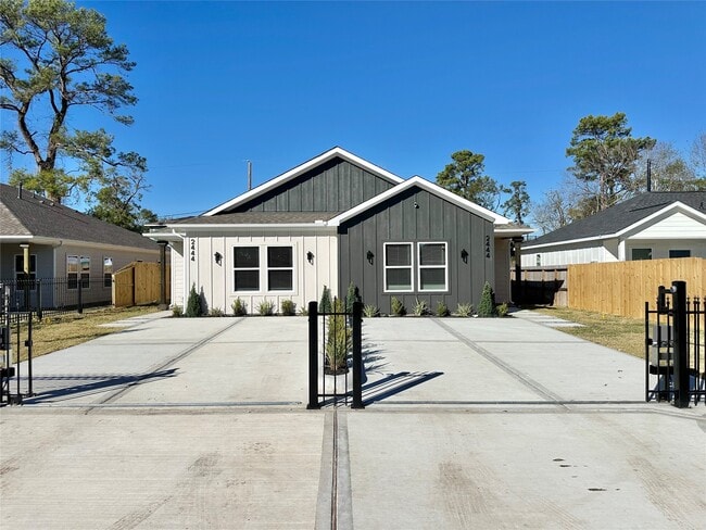 2444 Carmel St in Houston, TX - Foto de edificio - Building Photo