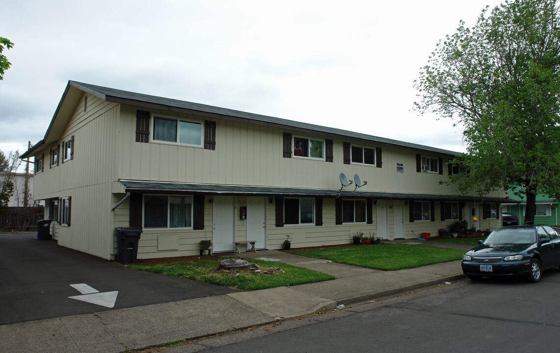 965 NW Hobart Ave in Corvallis, OR - Building Photo