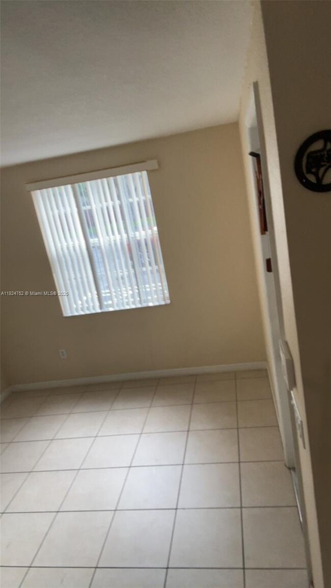 3390 NE 13th Cir Dr in Homestead, FL - Foto de edificio - Building Photo