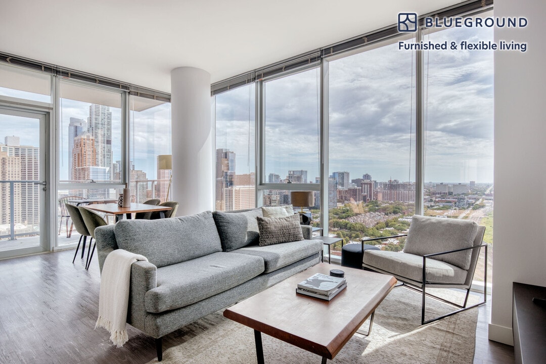 1000 S Clark St-Unit -FL23-ID987 in Chicago, IL - Building Photo