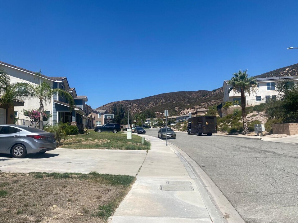 433 W 59th St in San Bernardino, CA - Foto de edificio