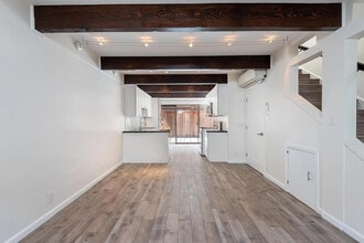 4040 Grand View Blvd, Unit 15 in Los Angeles, CA - Building Photo - Building Photo