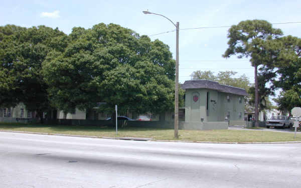 Kingswood Apartments in St. Petersburg, FL - Building Photo