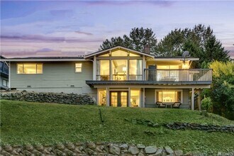 2323 Talbot Rd S in Renton, WA - Building Photo - Building Photo