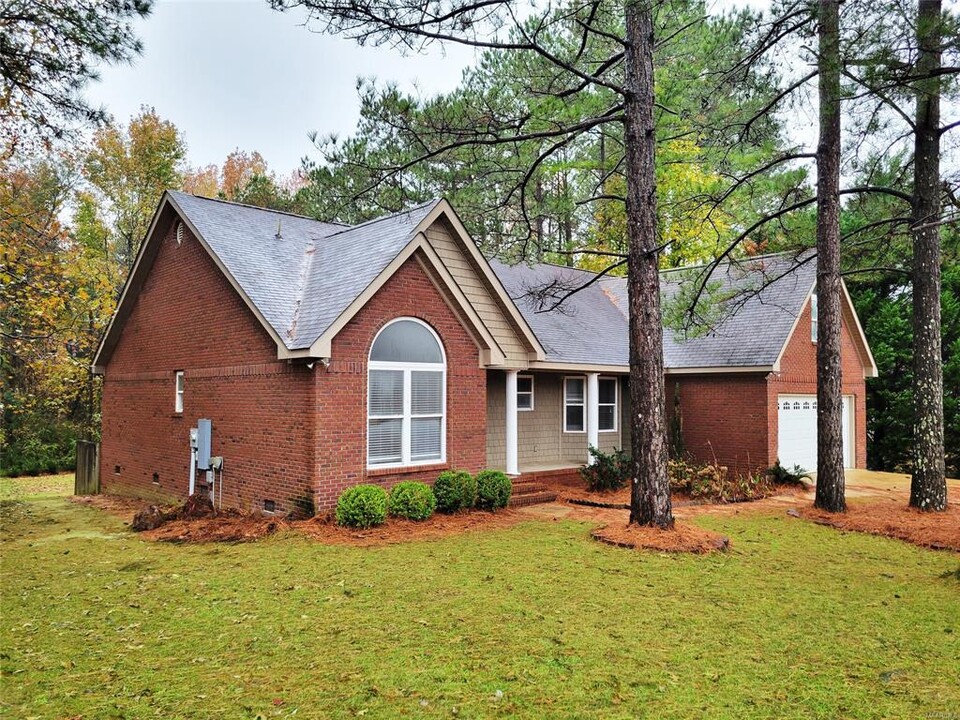 52 Lee Ln in Tallassee, AL - Building Photo