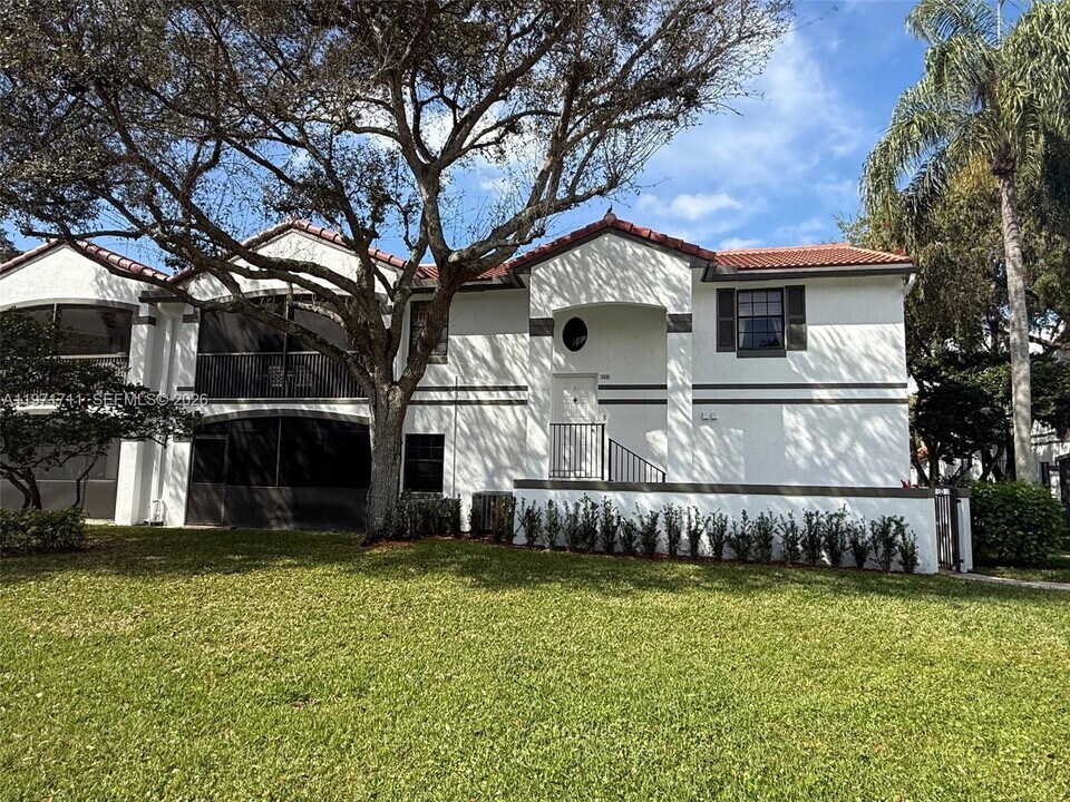 402 SW 158th Terrace in Pembroke Pines, FL - Building Photo