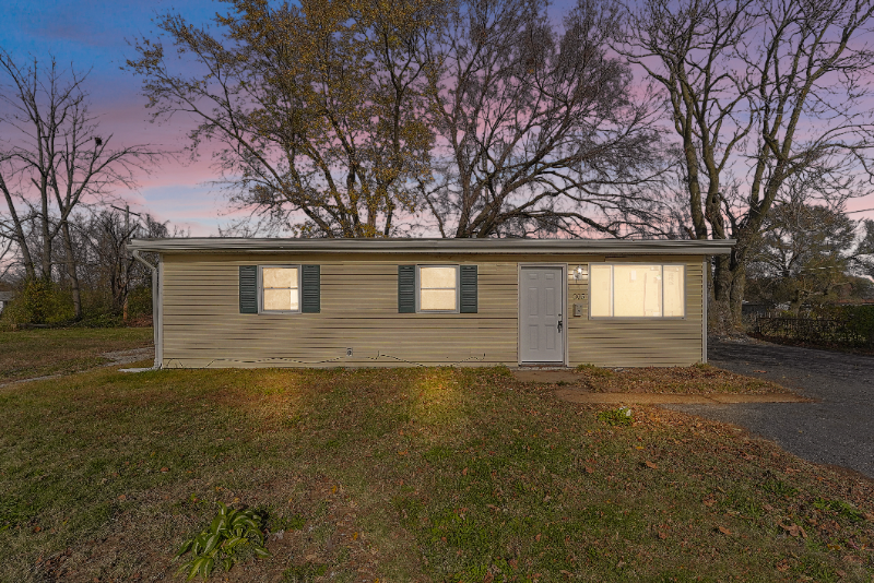 305 E 5th St in Cahokia Heights, IL - Building Photo