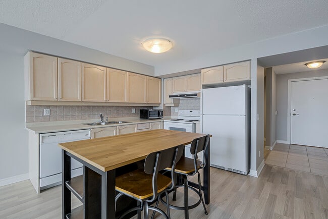 710-1710 Humberwood Blvd in Toronto, ON - Building Photo - Building Photo