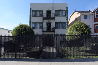 2667 Ellendale Pl in Los Angeles, CA - Building Photo - Building Photo