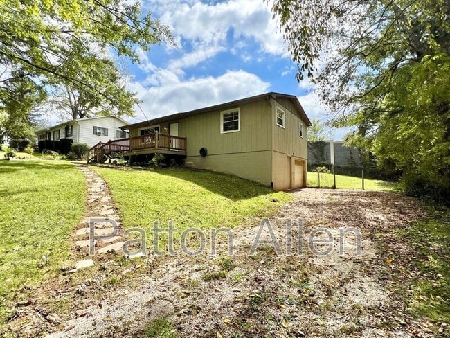 26 Pine Ln in Asheville, NC - Building Photo - Building Photo