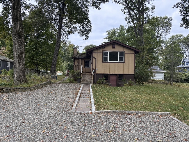 property at 3079 Maqua Pl