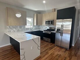 338 Sip Ave, Unit 2 in Jersey City, NJ - Building Photo