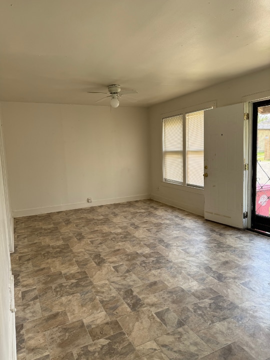 306 N 5th St in Robstown, TX - Building Photo