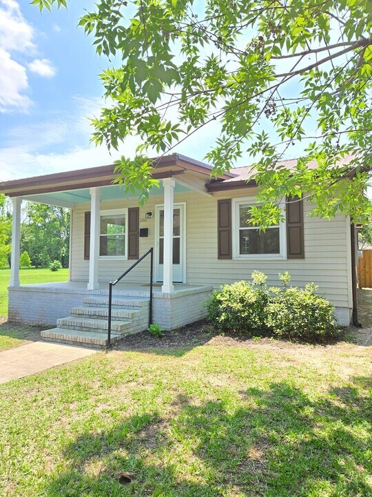 2206 Metts Ave in Wilmington, NC - Building Photo