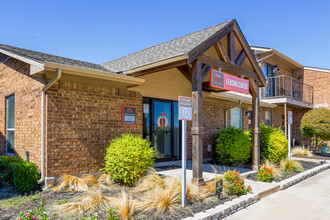 The Ridge Apartments in Greenville, TX - Building Photo - Building Photo